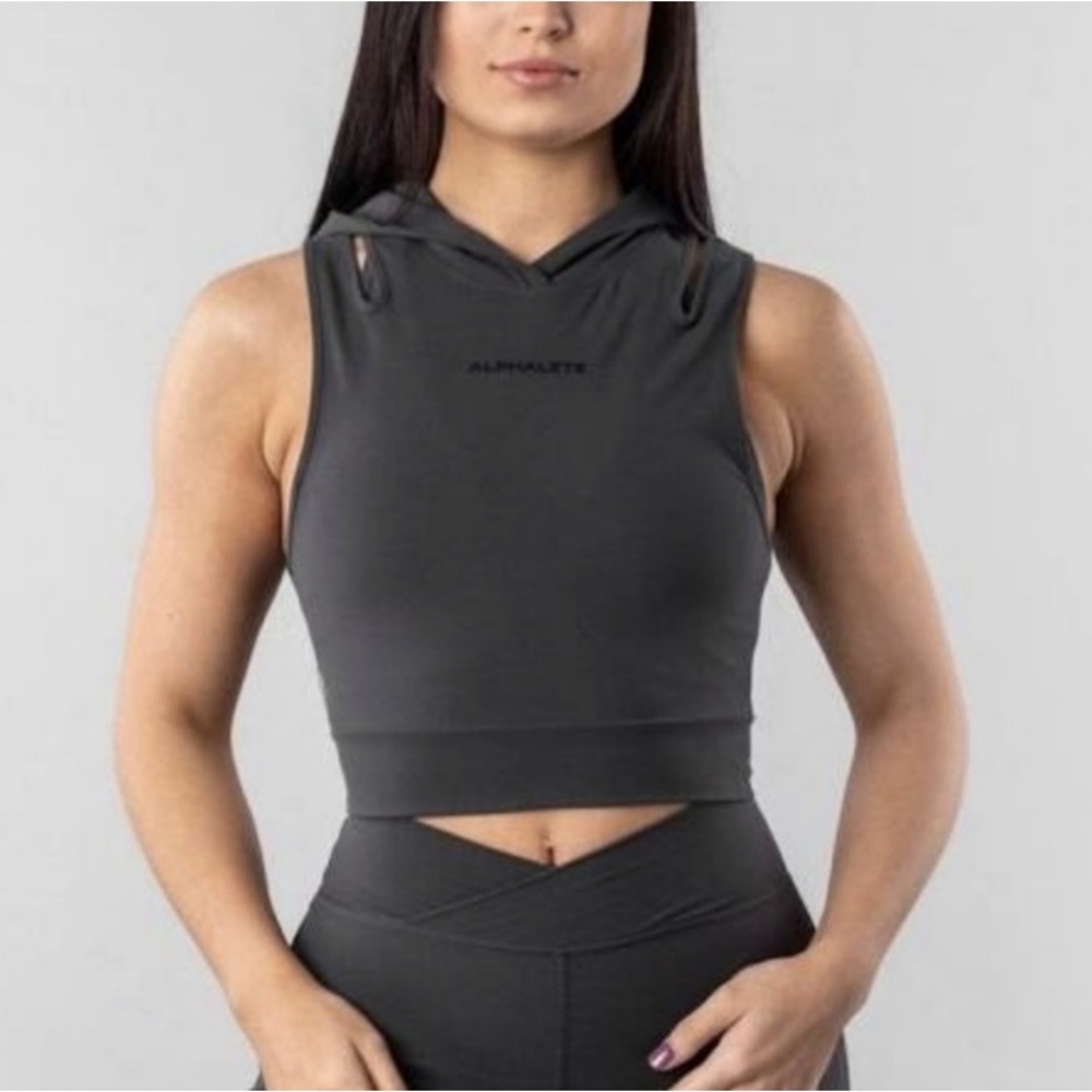 alphalete surface crop tank top